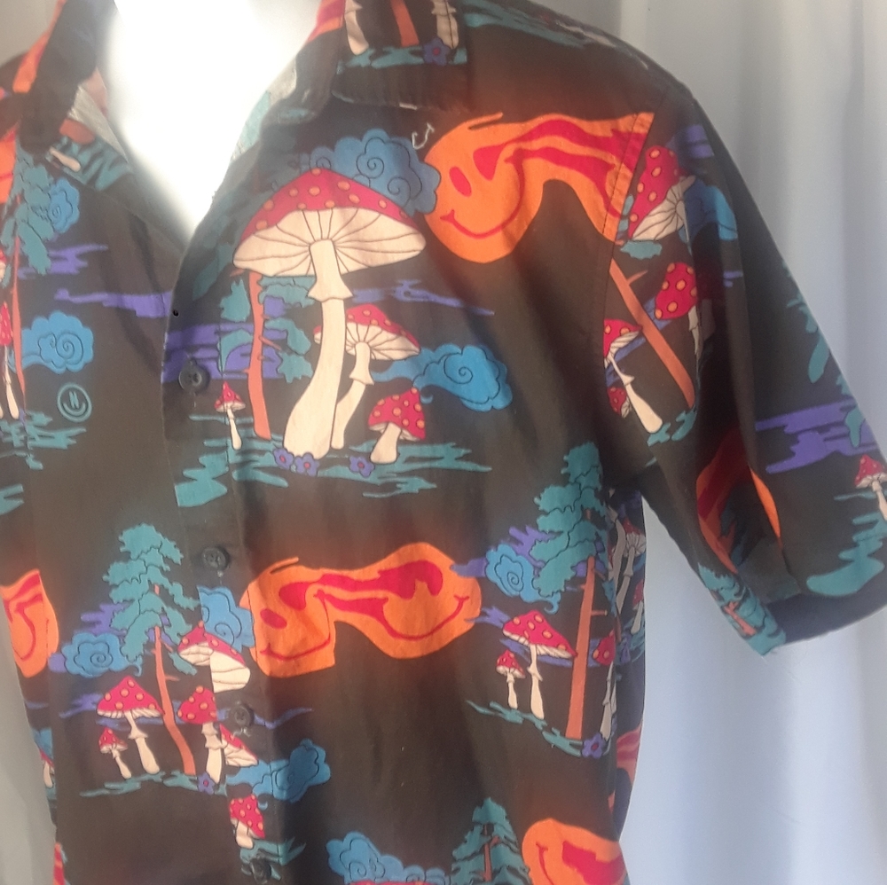Neff Shirt MPsychadelic Mushrooms Happy Orange Face Sun  Skater Hawaiuan